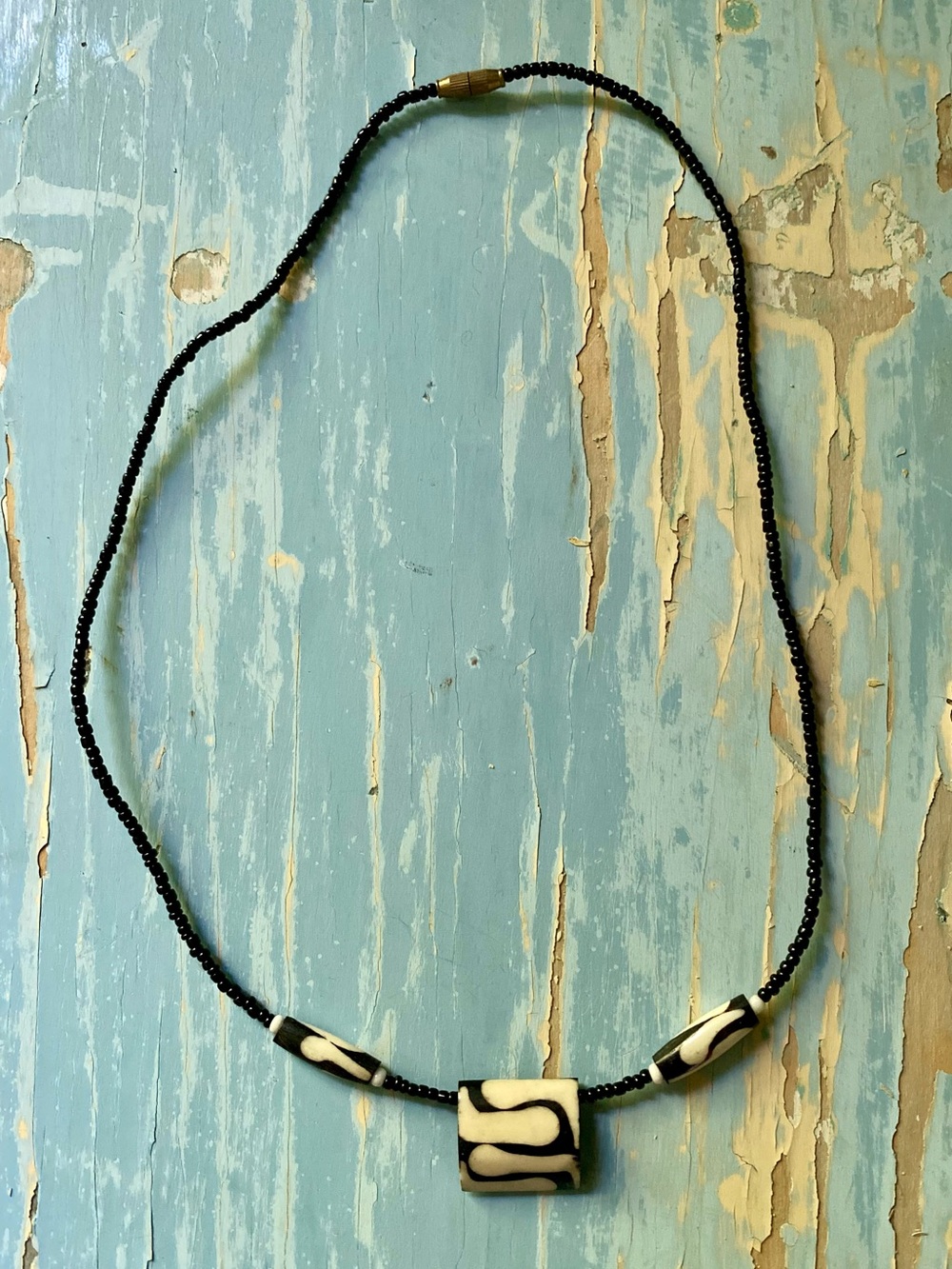 Black and Cream Beaded Pendant Necklace